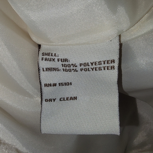 UGG Cream Puffer Jacket with Classic Design - Picture 7 of 12